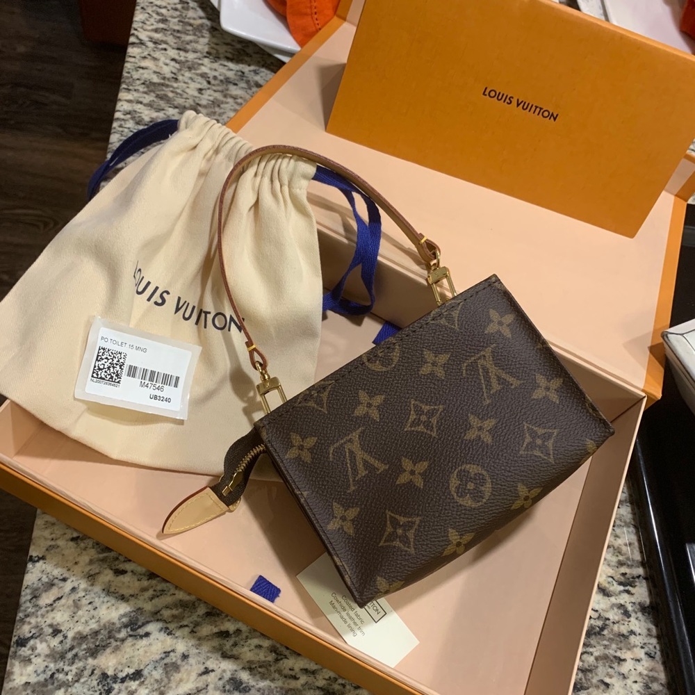 Sold Louis Vuitton Toiletry 15 - Picture 3 of 16